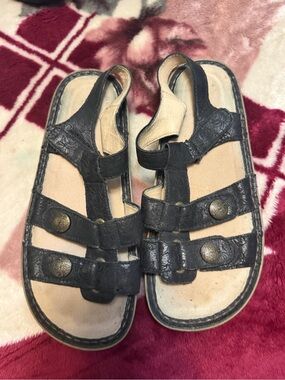 Womens Black Leather Adjustable Strap Sandals